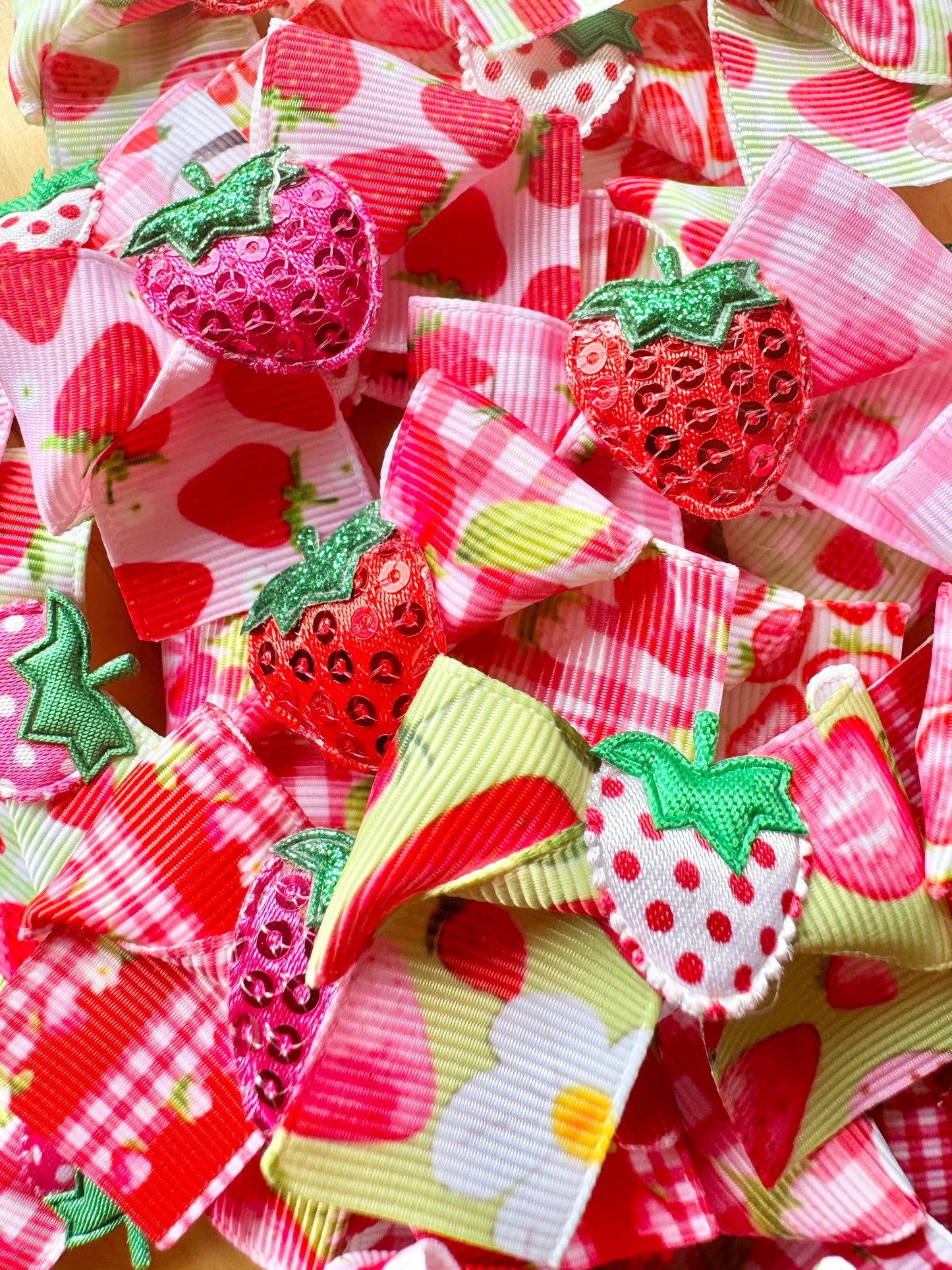 20 x Strawberry Topknot Bows