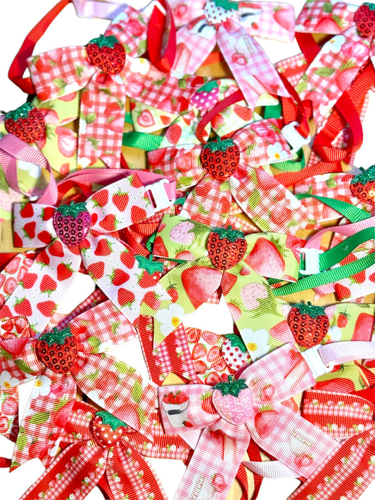 20 x Strawberry Centre Necktie Bows